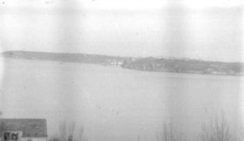 <b>2)</b> Vista de Figueras desde Castropol muy a finales del siglo XIX.