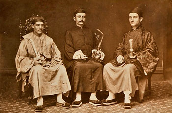 Fotografía enviada por Dionisio Shelly Correa, a su madre, desde Shanghái, en 1882.