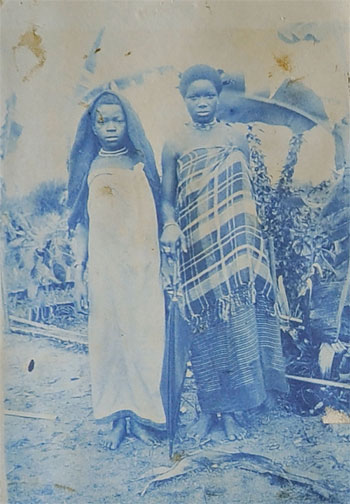 Mujeres princesas de la tribu de los bapukos, Guinea Española.