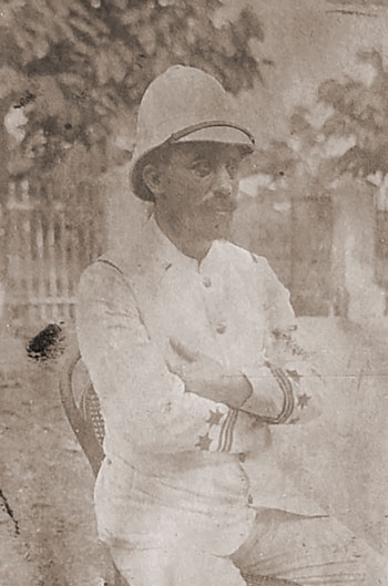 Dionisio Shelly Correa cuando era subgobernador de Elobey Chico, Fernando Poo.