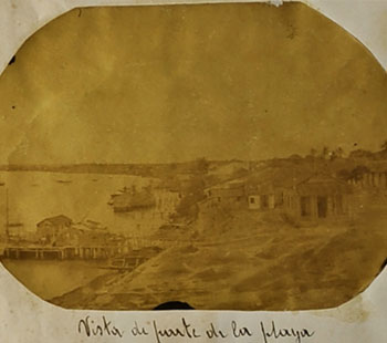 Vista de Nuevitas, desde la Playa. Fotografía mandada por Luís Shelly Correa, entre 1882 y 1888.