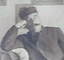 <b>2)</b> Carlos Shelly Correa en su casa de Navas del Marques, 1908.