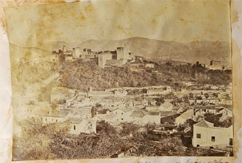 Vista de la Alhambra. Fotografía enviada por Alfonso Shelly Correa a su madre, en 1896.