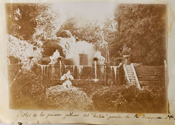 Fuente de la Cascada en los jardines malagueños del Retiro. Fotografía enviada por Alfonso Shelly Correa a su madre en 1897.