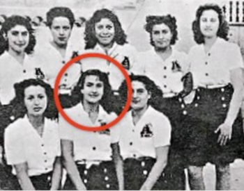2.- Adriana Shelly Iglesias representó a México en los Juegos Centroamericanos y del Caribe del año 1946, subiendo al podio.